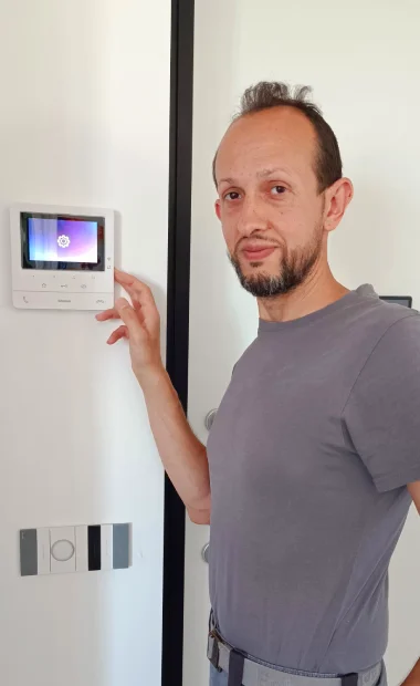 Ivan Menescardi AIM Electrical Power elettricista Sedriano e Milano Ovest